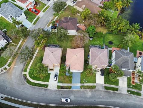 15895 NW 5th Street Pembroke Pines FL 33028