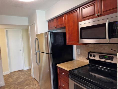 805 Riverside Drive Coral Springs FL 33071