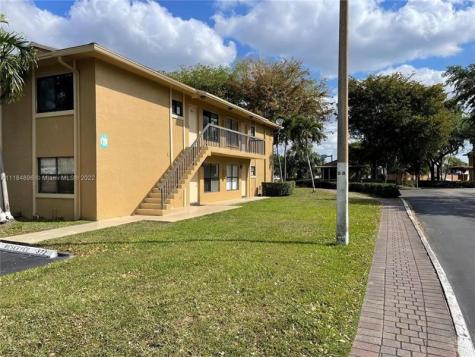 2605 W 67th Place Hialeah FL 33016