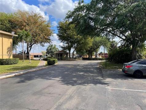 2605 W 67th Place Hialeah FL 33016