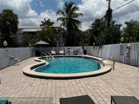 2555 NE 11th Street Fort Lauderdale FL 33304