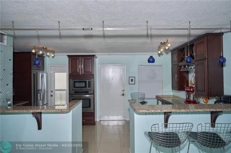 2555 NE 11th Street Fort Lauderdale FL 33304