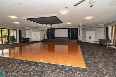 5003 NW 35th Street Lauderdale Lakes FL 33319