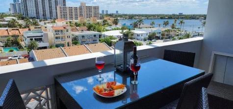 320 S Surf Road Hollywood FL 33019