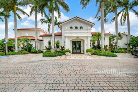 704 Villa Circle Boynton Beach FL 33435