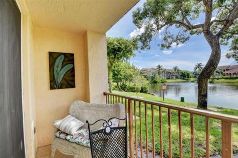 704 Villa Circle Boynton Beach FL 33435