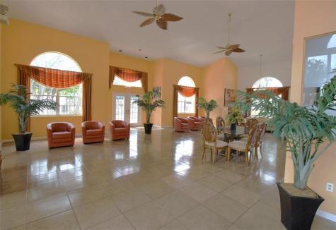 9477 Palm Circle Pembroke Pines FL 33025