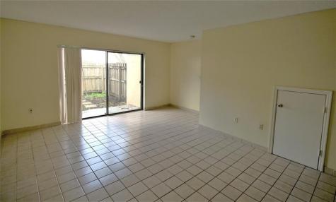 9477 Palm Circle Pembroke Pines FL 33025