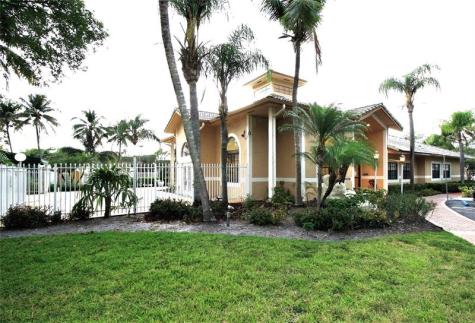 9477 Palm Circle Pembroke Pines FL 33025