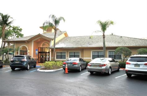 9477 Palm Circle Pembroke Pines FL 33025