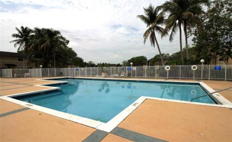 9477 Palm Circle Pembroke Pines FL 33025
