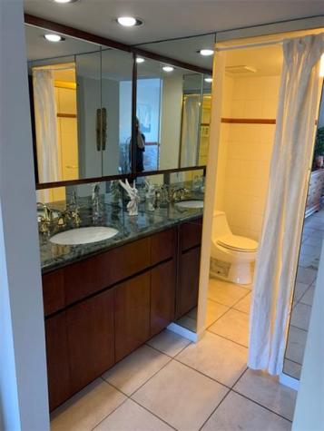 1 Alhambra Circle Coral Gables FL 33134