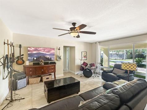 280 SE 3rd Avenue Pompano Beach FL 33060