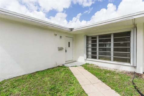 6821-6825 NW 11th Place Plantation FL 33313
