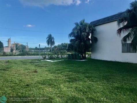 1449 N 14 Hollywood FL 33020