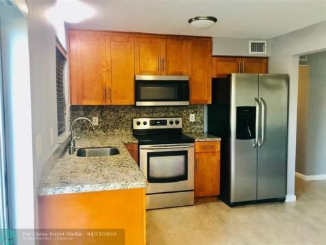 1449 N 14 Hollywood FL 33020
