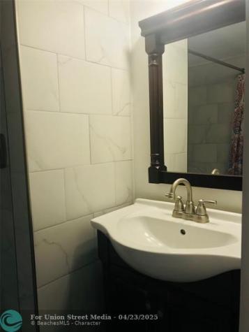 1449 N 14 Hollywood FL 33020