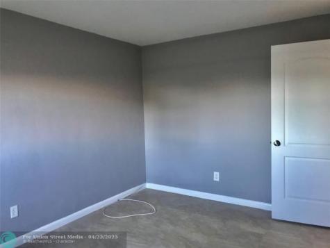 1449 N 14 Hollywood FL 33020