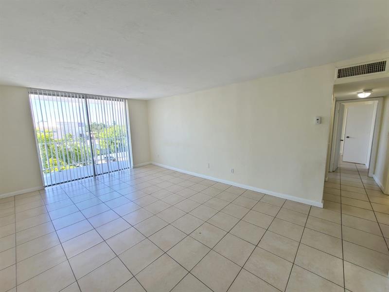 496 NW 165th Street Road Miami FL 33169