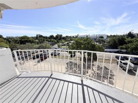 496 NW 165th Street Road Miami FL 33169