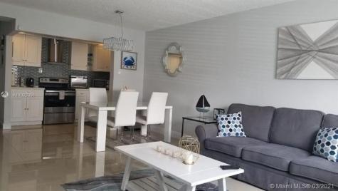 1560 Mckinley Street Hollywood FL 33020