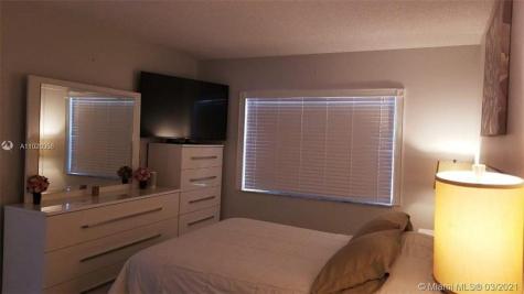 1560 Mckinley Street Hollywood FL 33020