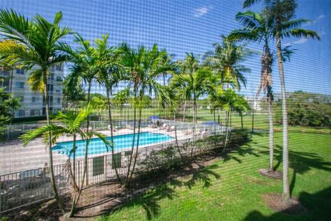 3600 Oaks Clubhouse Drive Pompano Beach FL 33069