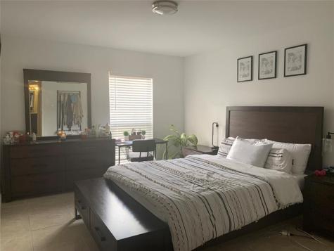 927 Riverside Drive Coral Springs FL 33071