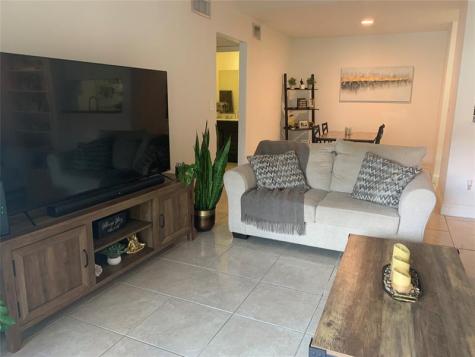 927 Riverside Drive Coral Springs FL 33071