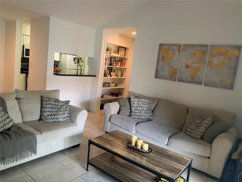927 Riverside Drive Coral Springs FL 33071