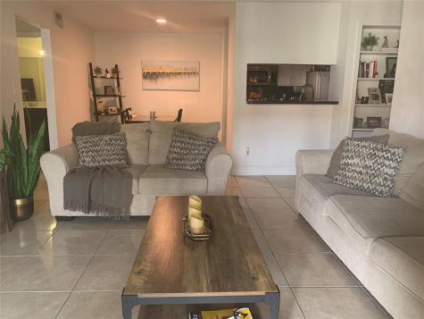 927 Riverside Drive Coral Springs FL 33071