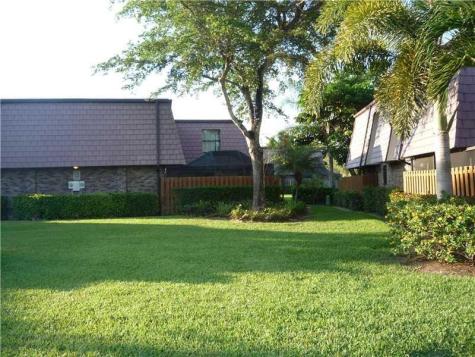 7539 Courtyard Run Boca Raton FL 33433