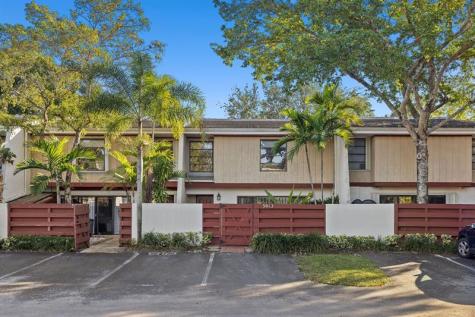 3012 Willow Lane Hollywood FL 33021