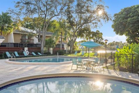 3012 Willow Lane Hollywood FL 33021