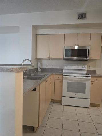 7970 N Nob Hill Road Tamarac FL 33321