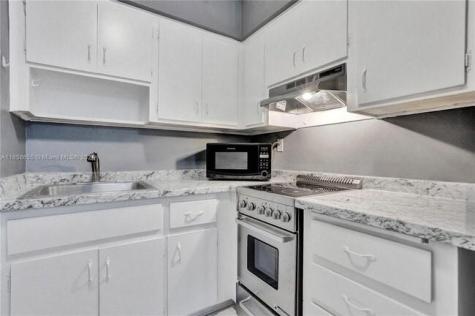 1816 E Oakland Park Boulevard Oakland Park FL 33306