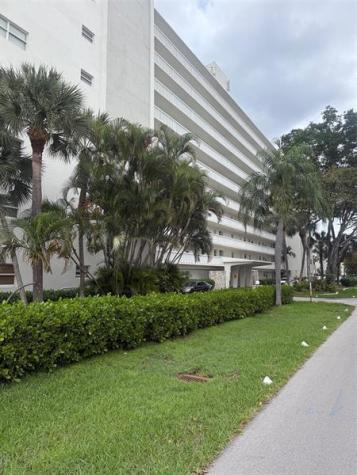 2555 NE 11th Street Fort Lauderdale FL 33304