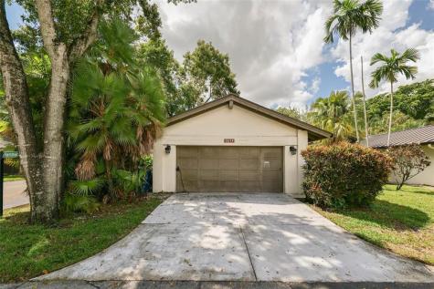 5614 Hammock Lane Lauderhill FL 33319