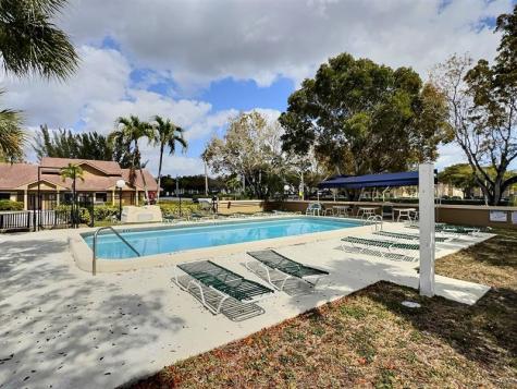 2652 Riverside Drive Coral Springs FL 33065