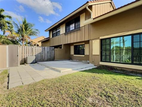 2652 Riverside Drive Coral Springs FL 33065