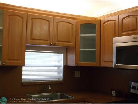8940 S Hollybrook Bl Pembroke Pines FL 33025