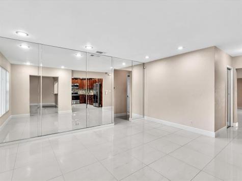 6831 NW 81st Place Tamarac FL 33321