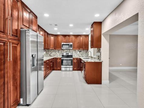 6831 NW 81st Place Tamarac FL 33321