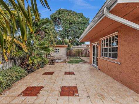 6831 NW 81st Place Tamarac FL 33321