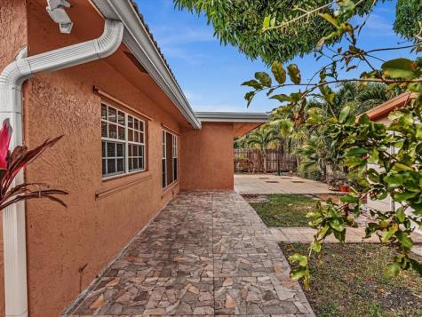 6831 NW 81st Place Tamarac FL 33321
