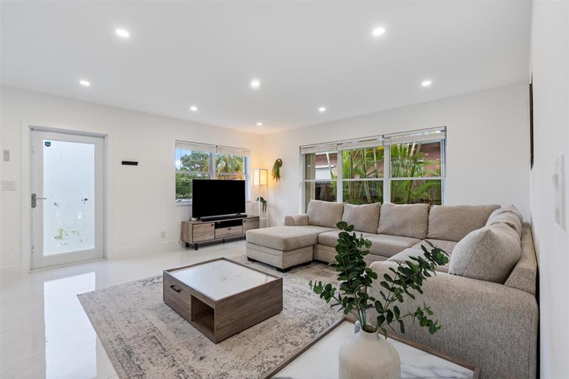 1409 NE 2nd Avenue Fort Lauderdale FL 33304