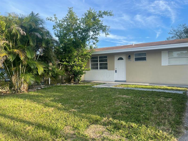 6902 SW 15th Street North Lauderdale FL 33068