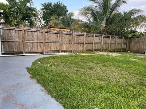 6902 SW 15th Street North Lauderdale FL 33068