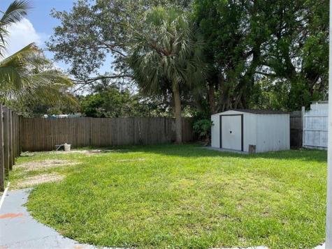 6902 SW 15th Street North Lauderdale FL 33068