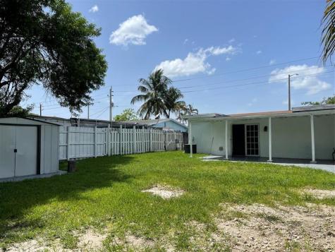 6902 SW 15th Street North Lauderdale FL 33068